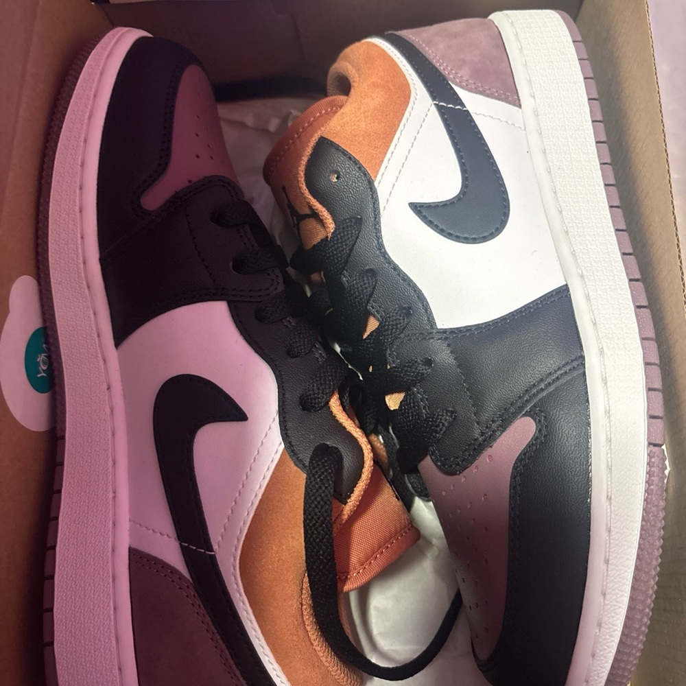 Jordan 1 lows SE (GS) Sneakers in Black, purple , orange, White
